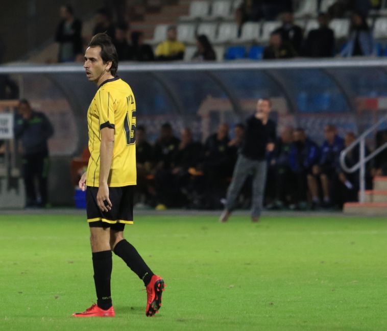 יוסי בניון עצבני. ישאר בבית