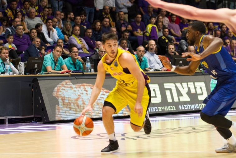 תמיר בלאט. מתקדם בהפועל חולון (הפועל חולון האתר הרשמי) תמיר בלאט. מתקדם בהפועל חולון (הפועל חולון האתר הרשמי)