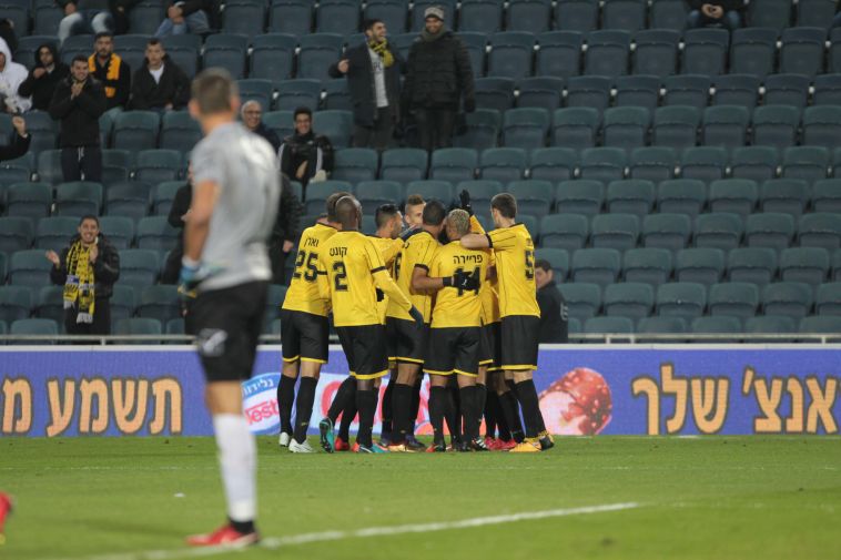 תומאש קושיצקי. בדרך החוצה (יוני אריאלי)