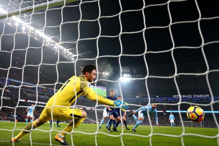 אילקאי גונדוגאן שולח את הכדור לרשת (gettyimages)