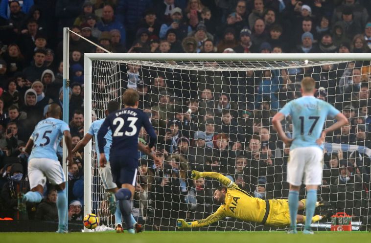 גבריאל ז'סוס שולח את הכדור לקורה (gettyimages)