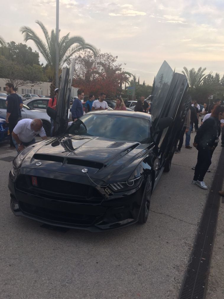 מכוניות ספורט בהדלקת החנוכיה מכוניות ספורט בהדלקת החנוכיה