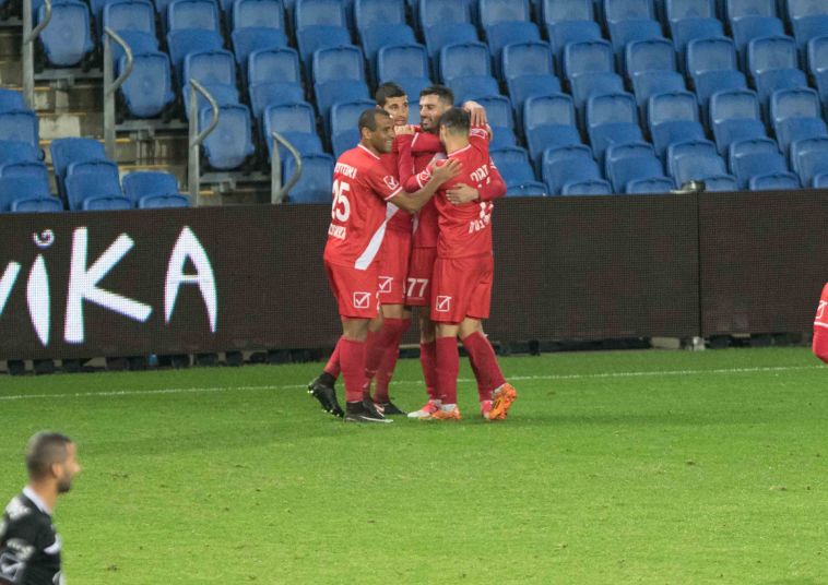 החברים באים לברך את אזולאי (יוני אריאלי)