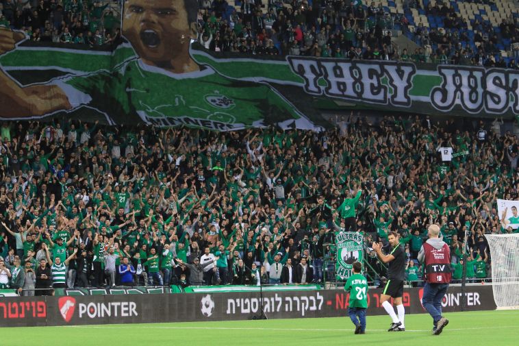 האוהדים לא החמיצו הזדמנות להגיד תודה האוהדים לא החמיצו הזדמנות להגיד תודה
