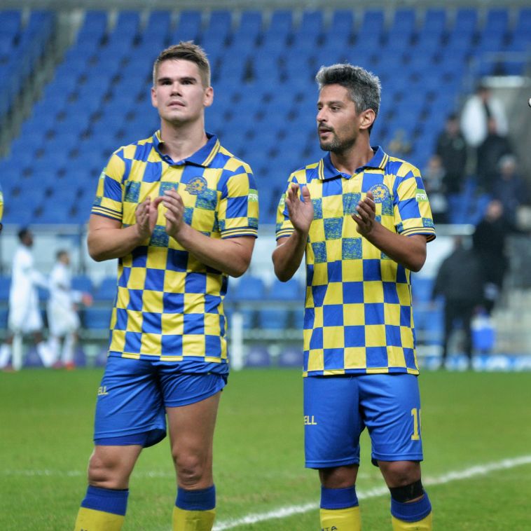 יצחקי וקיארטנסון