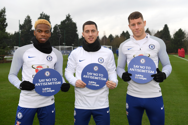 הזאר, ברקלי ובקאיוקו אומרים לא לאנטשימיות (צ'לסי, האתר הרשמי)