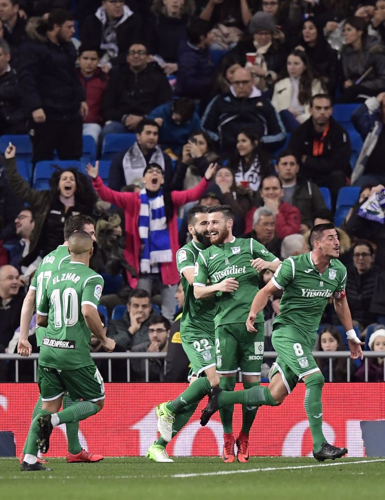 שחקני לגאנס חוגגים. לא ישכחו את הערב הזה (AFP)