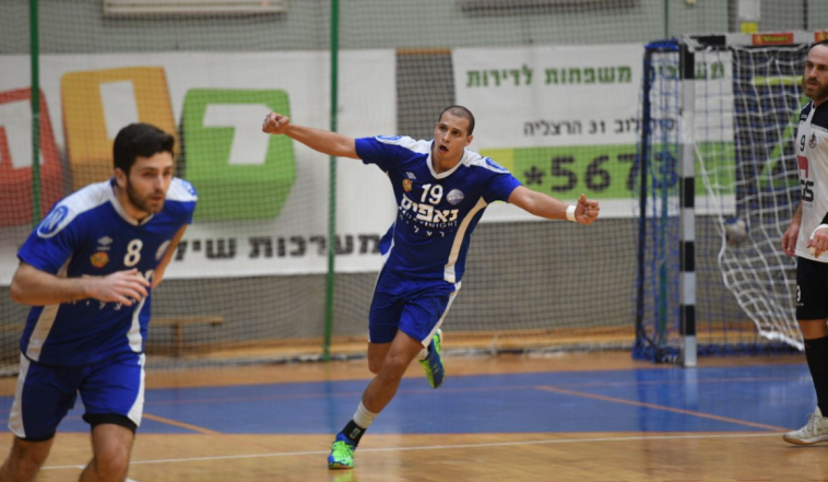 יוסי אפו חוגג (עמית שיסל, איגוד הכדוריד) יוסי אפו חוגג (עמית שיסל, איגוד הכדוריד)