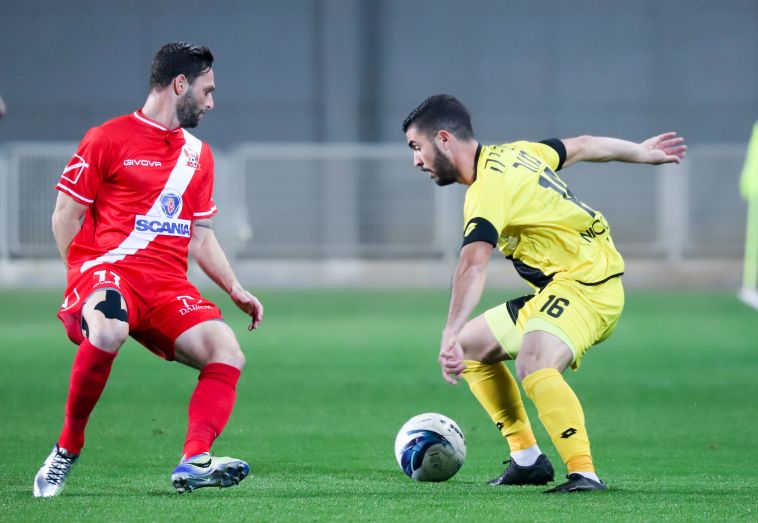 קובי מואר מול יובל אבידור (דני מרון)