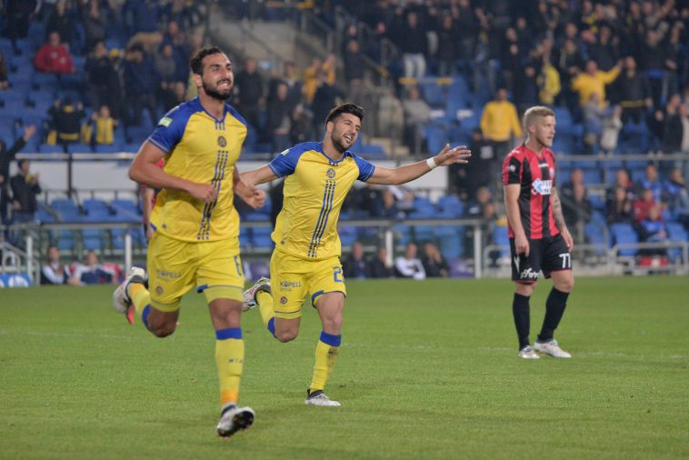 חוסה רודריגס. קרויף הימר עליו והספרדי החזיר לו (אריאל שלום)