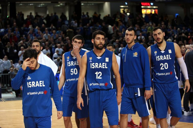 שחקני נבחרת ישראל. מבולבלים (אודי ציטיאט) שחקני נבחרת ישראל. מבולבלים (אודי ציטיאט)