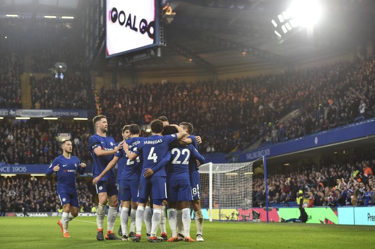 שחקני צ'לסי חוגגים. ביום רביעי הם בקאמפ נואו (AFP)