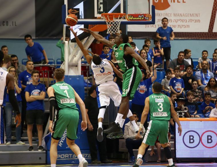 מכבי חיפה במחזור הקודם מול הרצליה. רוצים לצאת מהמקום האחרון (אודי ציטיאט)