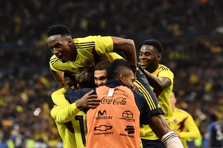 שחקני נבחרת קולומביה חוגגים. איך זה יבוא לידי ביטוי במונדיאל? (AFP)