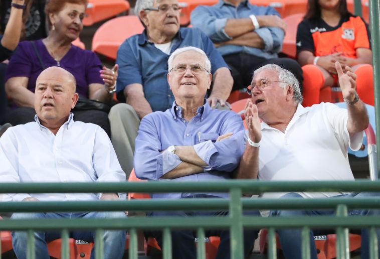 שחקן העבר של נס ציונה יעקב שחר. סוף סוף הוא רואה קצת נחת (דני מרון)