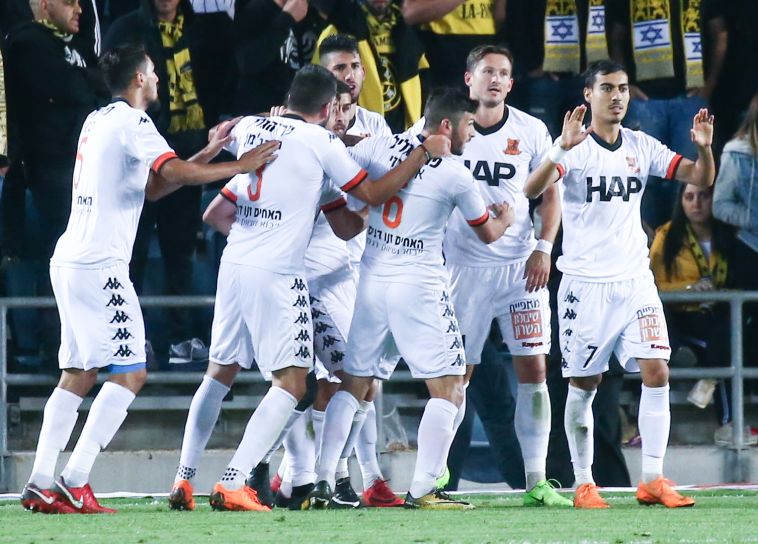 שחקני בני יהודה חוגגים. פתחו את המחצית השנייה טוב יותר (דני מרון)