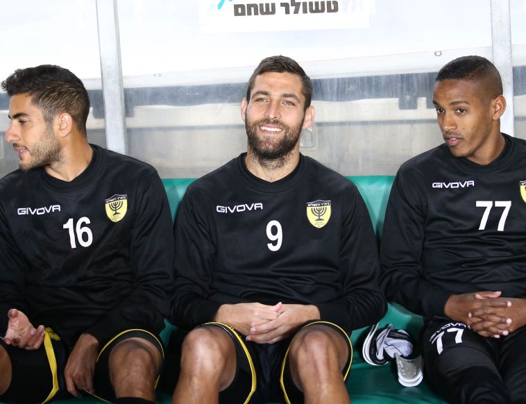 איתי שכטר. גם לדעתו הכל מקצועי? (דני מרון) איתי שכטר. גם לדעתו הכל מקצועי? (דני מרון)