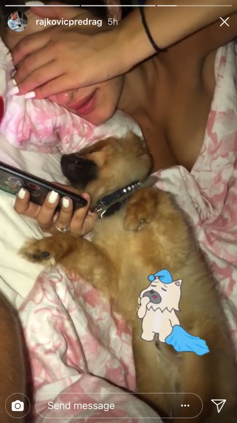 אנה קאקיץ' בין הסדינים (אינסטגרם)