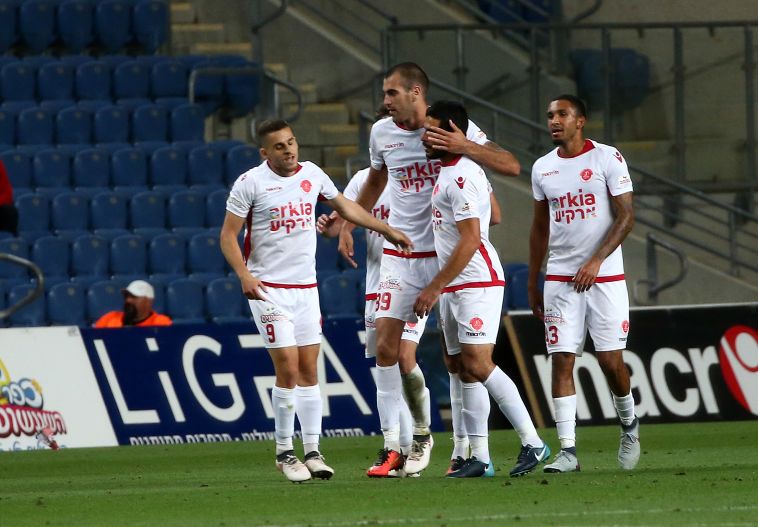 הפועל תל אביב חוגגת את השער של מוליץ'. משחקי הפרידה מהלאומית (אודי ציטיאט)