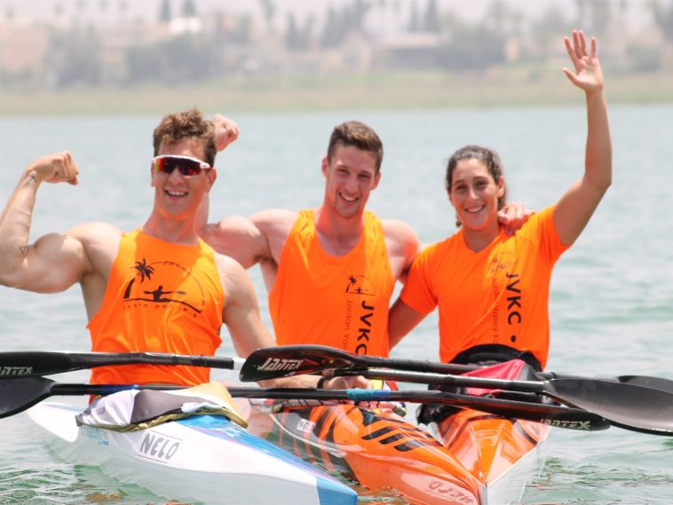 אלופי ישראל בחתירה (מימין לשמאל): נטע מלקינסון, סתיו מזרחי ואיליה פודפולני (רונית שקד) אלופי ישראל בחתירה (מימין לשמאל): נטע מלקינסון, סתיו מזרחי ואיליה פודפולני (רונית שקד)