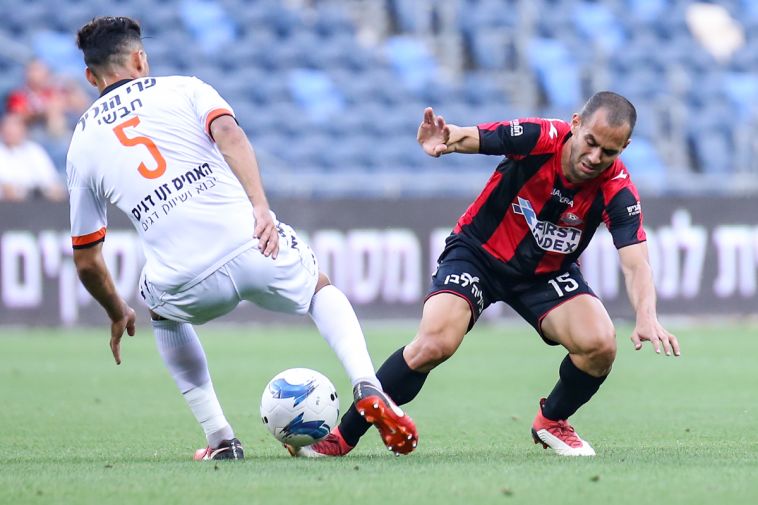 ורמוט וחבשי במאבק על הכדור (מאור אלקלסי)