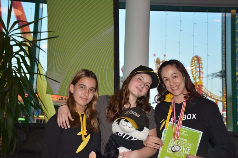 הספורטאיות הישראליות חוגגות באוסטרליה (באדיבות פלייבוקס) הספורטאיות הישראליות חוגגות באוסטרליה (באדיבות פלייבוקס)