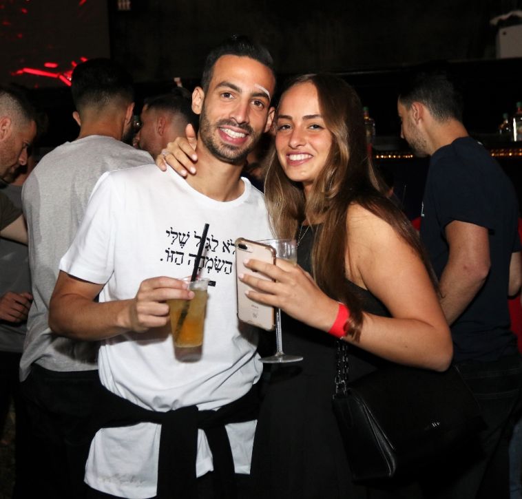 דן איינבינדר וארוסתו ליאת (מאיר אבן חיים) דן איינבינדר וארוסתו ליאת (מאיר אבן חיים)