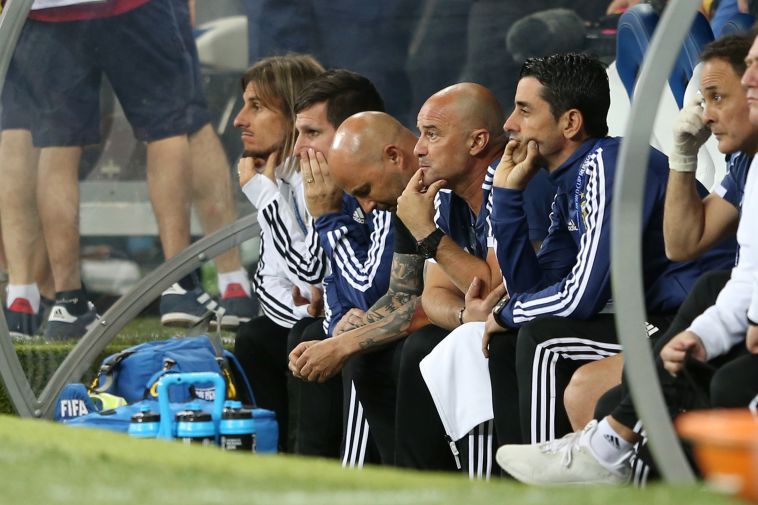 סמפאולי בראש מורכן. "אני אחראי לתוצאה הזו" (Gettyimages) סמפאולי בראש מורכן. "אני אחראי לתוצאה הזו" (Gettyimages)