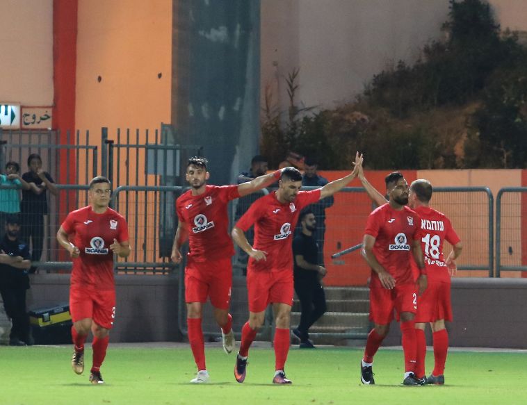 שחקני בני סכנין חוגגים. שער ראשון לעונת 2018/19 (ערן לוף) שחקני בני סכנין חוגגים. שער ראשון לעונת 2018/19 (ערן לוף)