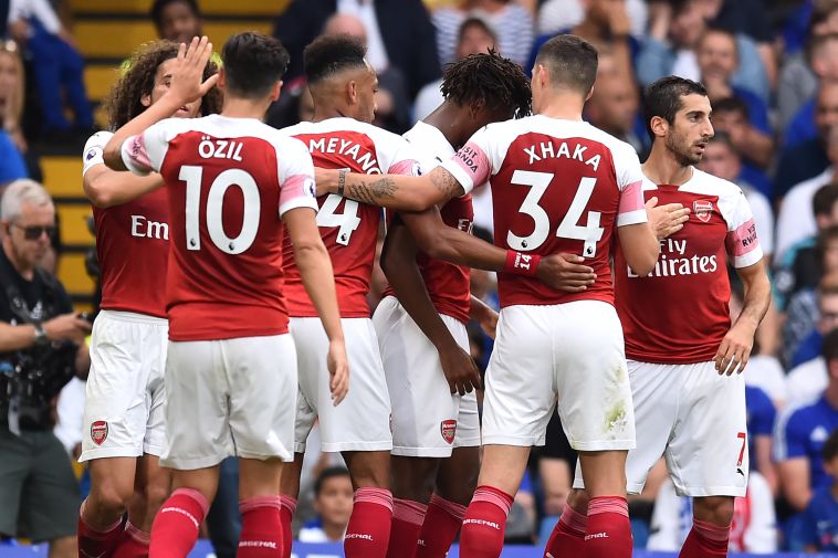שחקני ארסנל חוגגים שוויון מהיר (AFP)