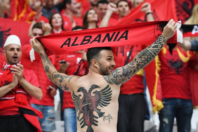 אוהד אלבני. :אתם נלחמים עבור העצמאות שלכם