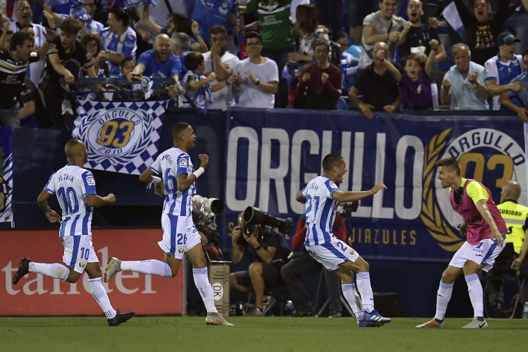 שחקני לגאנס חוגגים. ניצחון ראשון העונה דווקא על האלופה (AFP)