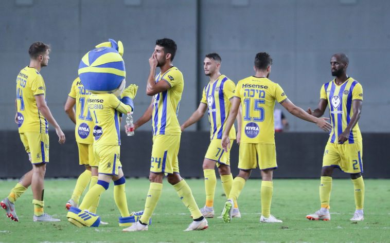 שחקני מכבי תל אביב מאוכזבים. 