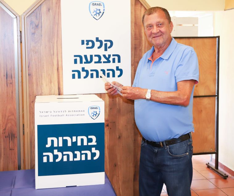 שרצקי בהצבעה. התפרץ וצעק לכיוון עיני (דני מרון)