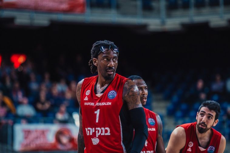 אמארה סטודמאייר. ירושלים כבר לא מושלמת (FIBA)