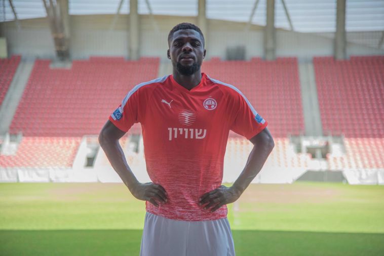 ג'ון אוגו וחבריו לקבוצה מדגמנים הוגנות, סובלנות, שוויון ואחווה (ליאור מוסקוביץ') ג'ון אוגו וחבריו לקבוצה מדגמנים הוגנות, סובלנות, שוויון ואחווה (ליאור מוסקוביץ')