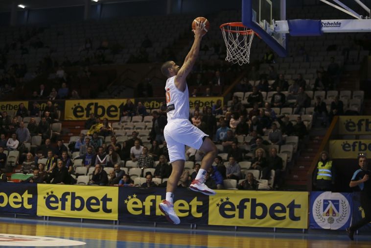 ג'ראלד לי. היה שם בדקות המכריעות (FIBA) ג'ראלד לי. היה שם בדקות המכריעות (FIBA)