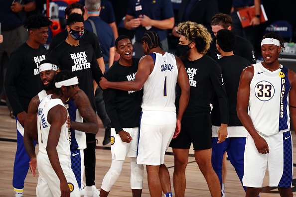 שחקני אינדיאנה עם טי.ג'יי ווארן