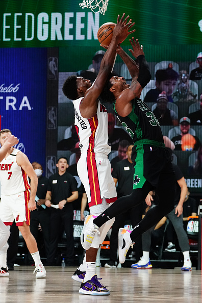 באם אדבריו עוצר את מרקוס סמארט