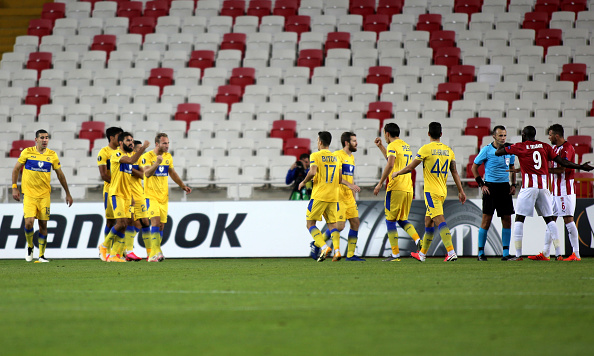 שחקני מכבי תל אביב חוגגים בטורקיה