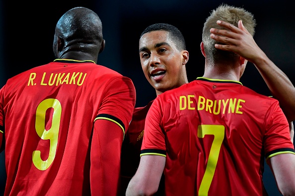 יורי טילמנס חוגג עם לוקאקו ודה בריינה