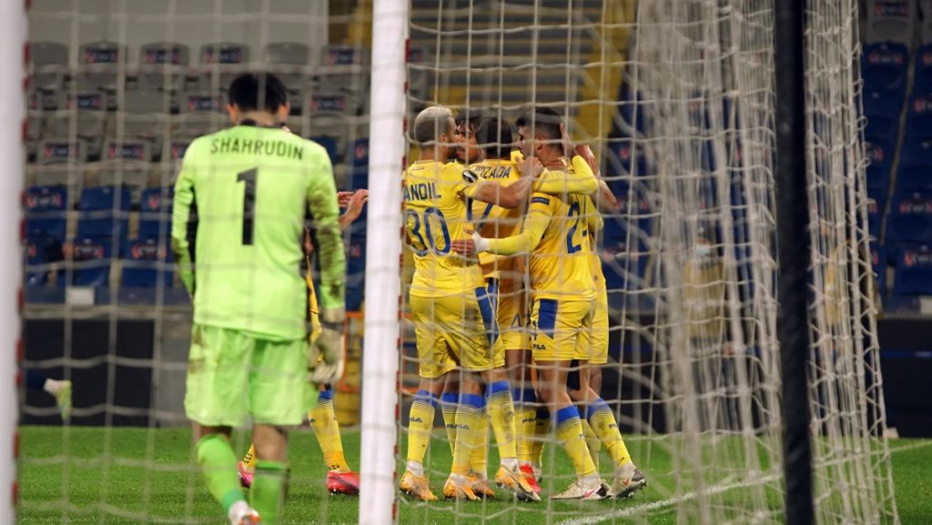 This image has an empty alt attribute; its file name is 1019991