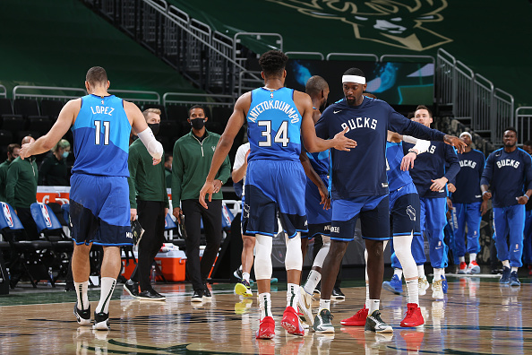 שחקני מילווקי חוגגים ניצחון גדול