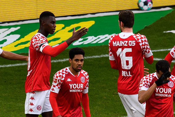 This image has an empty alt attribute; its file name is 1028001