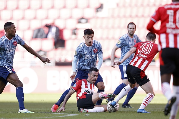 ערן זהבי נאבק על הכדור