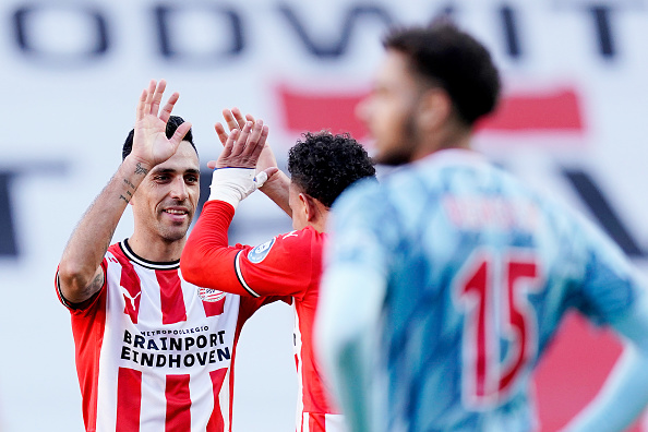 ערן זהבי חוגג עם דוניל מאלן מול אייאקס