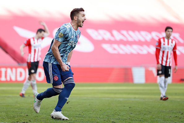 דושאן טאדיץ' חוגג מול פ.ס.וו