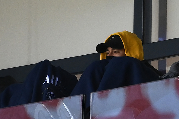 ניימאר הפצוע ביציע. חבריו הסתדרו בלעדיו