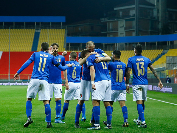 שחקני איטליה חוגגים עם צ'ירו אימובילה