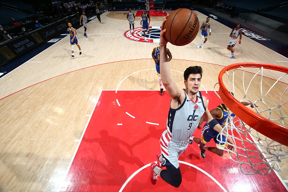 This image has an empty alt attribute; its file name is 1044057